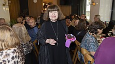 Jana Chládková pok�tila své nové CD. Kmotry alba se stali Karel Kahovec, Ur�ula Kluková, Nela Boudová a Jakub Smolík.