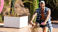 Adam na kole pravdy.