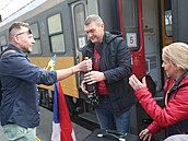 Jan Tuna na Hlavním nádraí v Praze vítal ukrajinskou rodinu, které zaídil...
