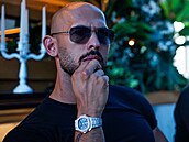 Vyuil Andrew Tate smrti svého otce k vlastní propagaci?