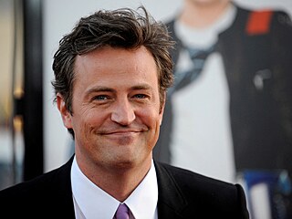 Sarkastick vtiplek Chandler, herec Matthew Perry.