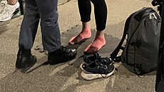 V�ichni se museli zouvat.