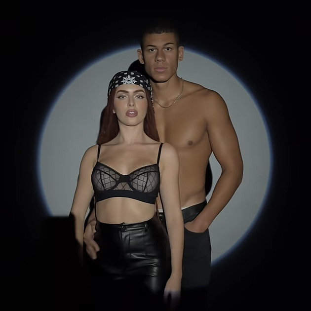 Ráchel a Claude z Love Islandu se rozešli. Stihli sdílet reklamu na erotické pomůcky, sledující je kritizují