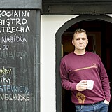Filip Hausknecht provozuje vegansk bistro Stecha.