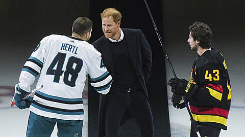 Tomá Hertl se potkal s princem Harry, dolo na úsmvný okamik.