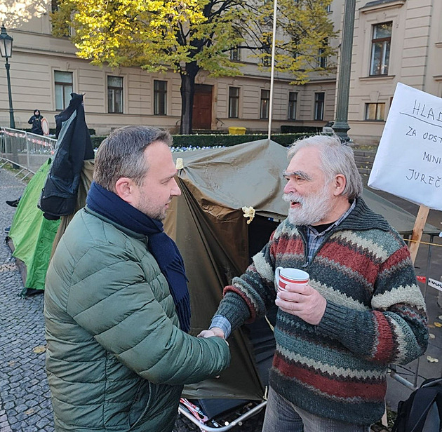 Gruntorádova hladovka: stan, plot čaj a odhodlání. Budu tu tak dlouho, jak bude potřeba, říká