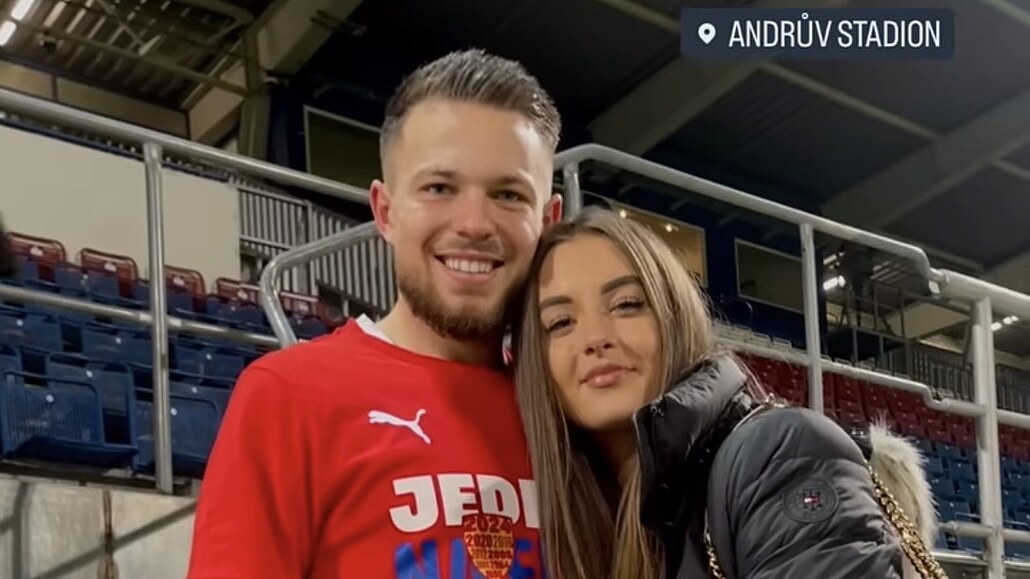 Debutant Vasil Kušej na hřišti válel. Po zápase se k němu tiskla