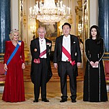 Camilla, krl Karel III. a jihokorejsk prezident Yoon Suk Yeol s manelkou