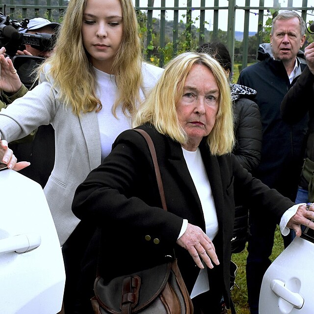 Matka Reevy Steenkampov� protestovala proti osvobozuj�c�mu verdiktu pro Pistoriuse.
