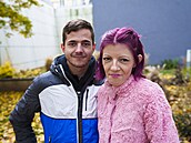 Shopaholic Adel se svým snoubencem Janem Kulasem