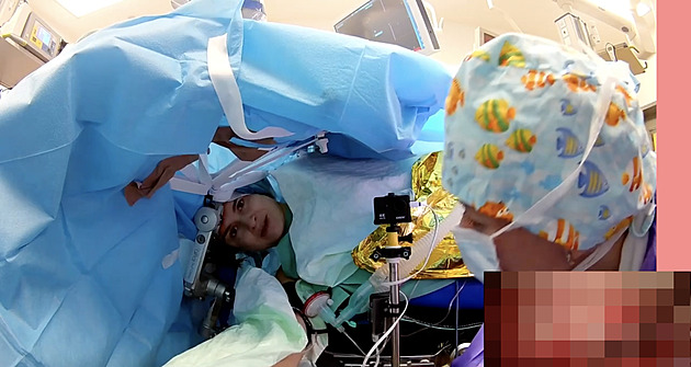 Denisa Cziglová při operaci mozku.