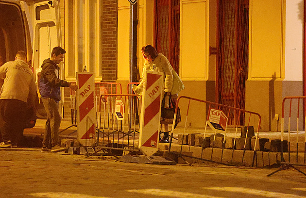 Kulas se prý pohádal se Shopaholic Adel za peníze. Adel měla prosit o půjčku, prý to ale byl vtip