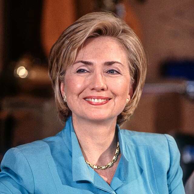 Hillary Clinton v modr