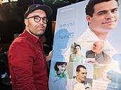 Autor belgické pedlohy seriálu Smysl pro tumor, spisovatel a scénárista...