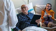 Al�b�ta Malá a Ji�í Barto�ka v seriálu Smysl pro tumor