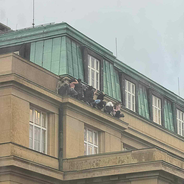 Střelba v Praze: ujela mi tramvaj, jinak bych zrovna přicházela ke škole, říká studentka