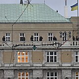 Stelba na univerzit v centru Prahy. Na mst jsou mrtv a destky zrannch