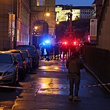 Okol Filozofick fakulty v centru Prahy je od tvrtenho masakru uzaven a...