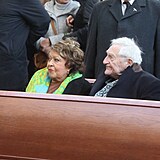 Jiina Bohdalov a Antonn Hardt na pohbu Ladislava upanie