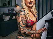 Ebanie Bridges a Elle Brooke