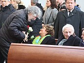 Zdenk Troka, Jiina Bohdalová a Antonín Hardt na pohbu Ladislava upanie