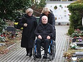 Jitka Molavcová a Alfred Strejek na pohbu Ladislava upanie
