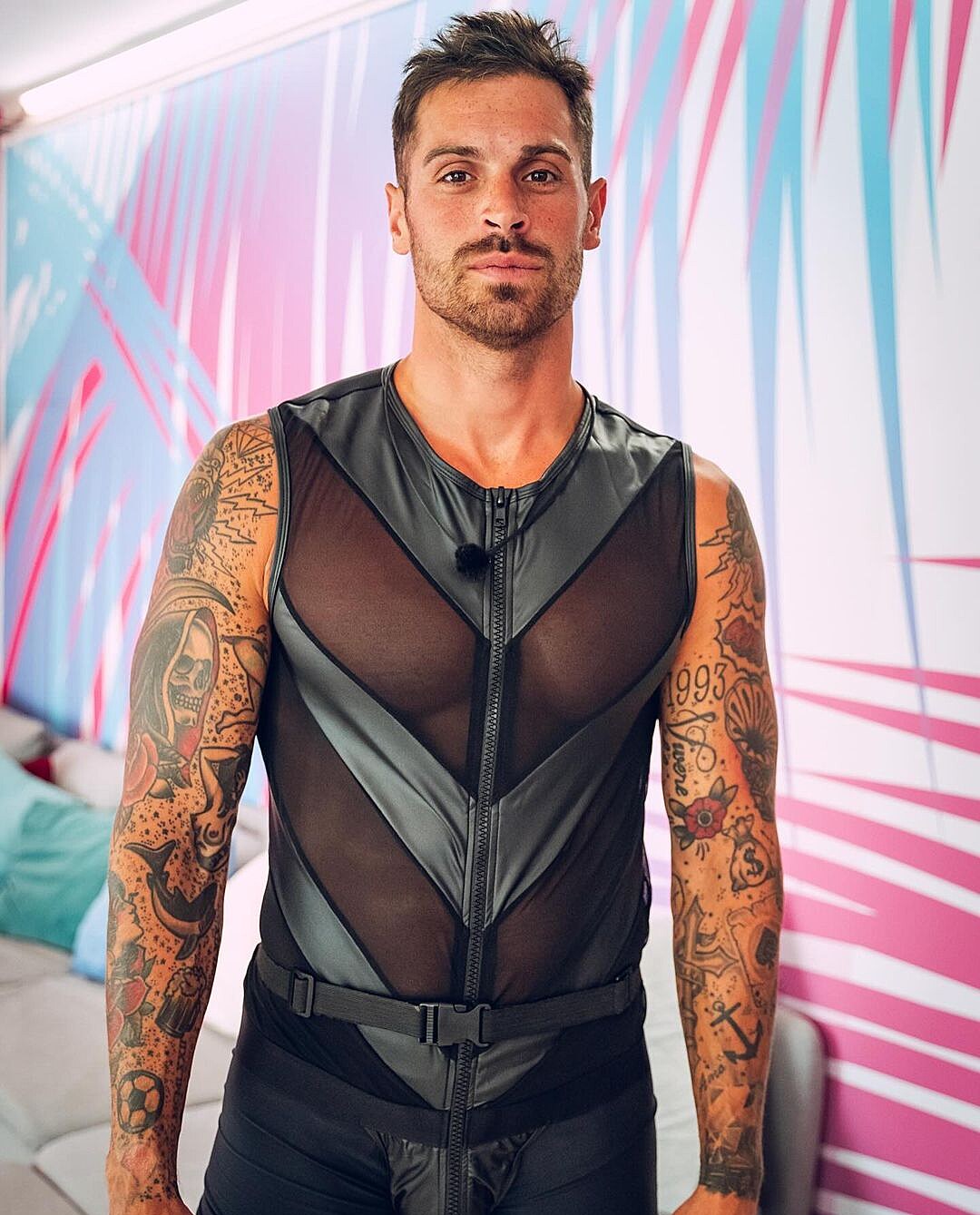 Adam z Love Islandu tvrdí, že není celebrita. Ale za pětistovku vám ...