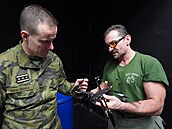 Ukrajintí vojáci potebují nové oi, tedy drony, jejich význam v...