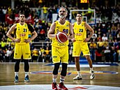 Ivan Trojan hrál v basketbalovém zápase za Opavu.
