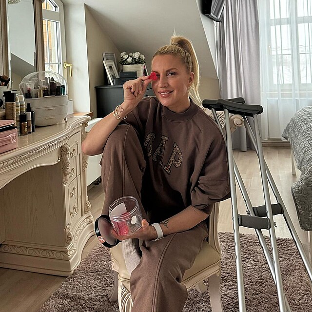 Yvonna Mal��ov� d�e s�dra nes�dra