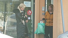 Kate�ina Bro�ová si p�ijela pro druhého domácího mazlí�ka.