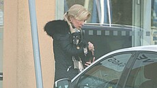 Kate�ina Bro�ová si p�ijela pro druhého domácího mazlí�ka.