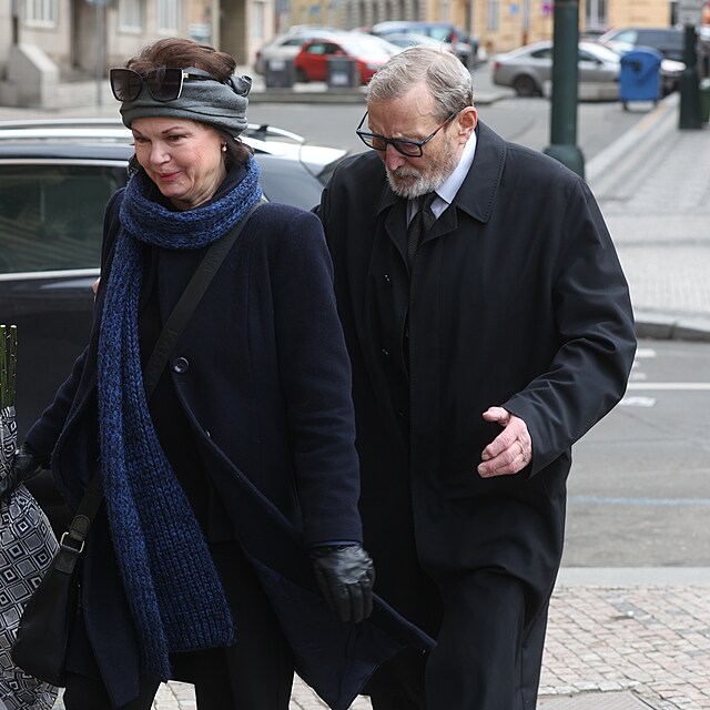 Poheb Jany Hlavov  (85): Simona Postlerov a Ladislav Frej