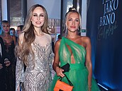 Nela Slováková s kamarádkou