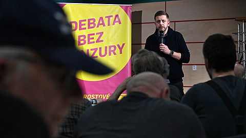 Vít Rakuan vyrazil na dalí debatu bez cenzury, tentokrát do Sokolova.