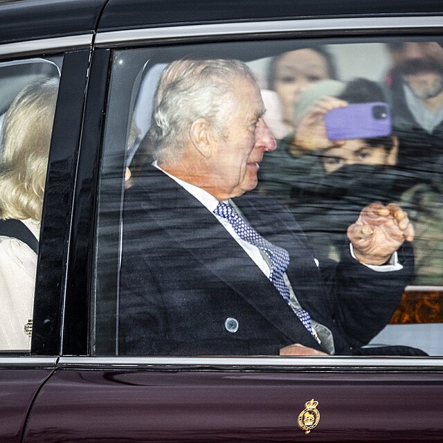 Britsk krl Karel III. se dnes odpoledne poprv od oznmen o onemocnn...