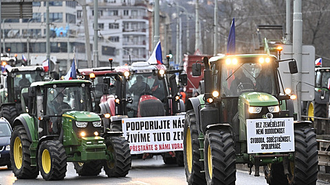Zemědělci najeli do Prahy v traktorech. Část se ale od dnešní demonstrace...