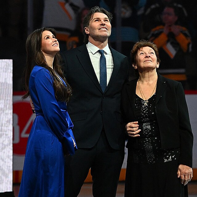 Jaromr Jgr s maminkou Annou a partnerkou Dominikou.