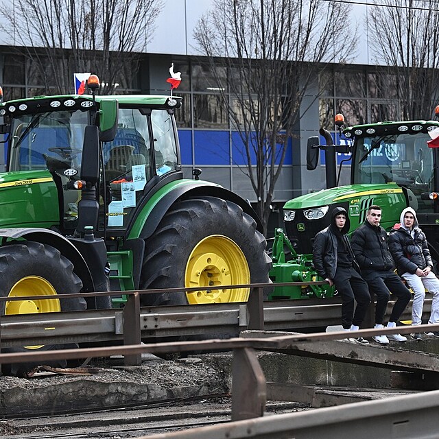 Zemdlci najeli do Prahy v traktorech. Nkte kritici demonstrace poukazuj...