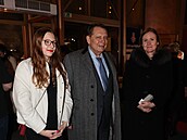 Jií Paroubek s dcerou a manelkou na pátení premiée Bídník v GoJa Music Hall