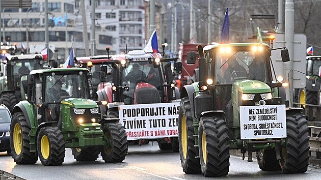 Zemdlci najeli do Prahy v traktorech. st se ale od dnen demonstrace distancovala.