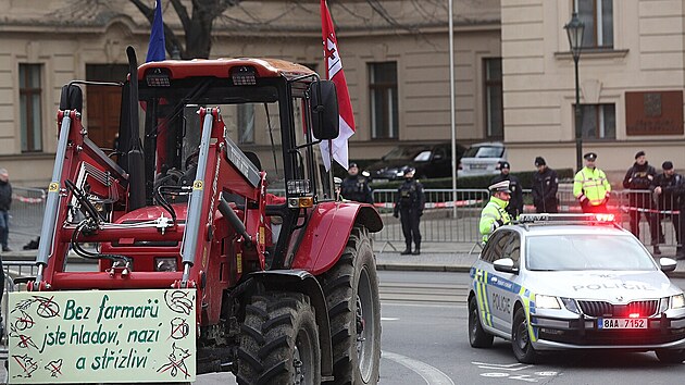 Zemdlci pijeli do Prahy a centrum zaplnily traktory.