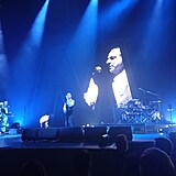 Dave Gahan a Depeche Mode si znovu podmanili esko. Tleskala jim zaplnn O2 arena, kde kapela vystoup hned dvakrt.