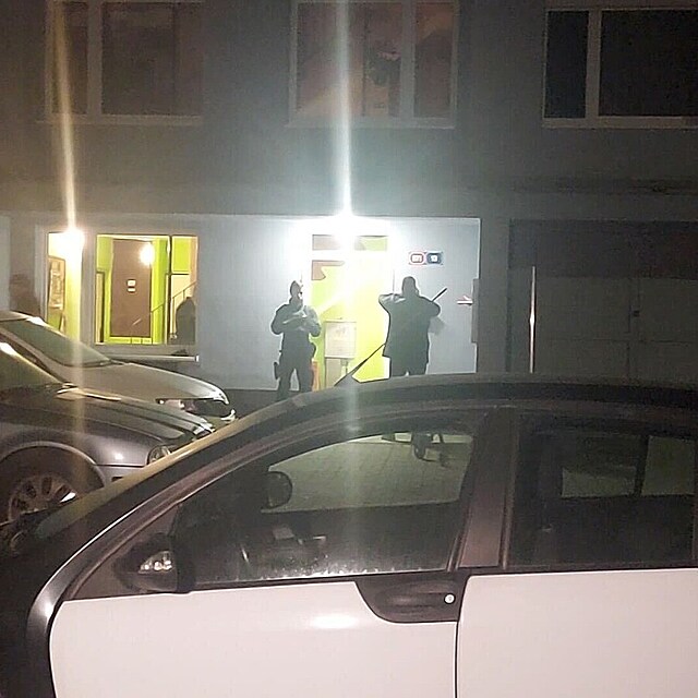 Policie nala v hoovickm byt zavradnou enu a jej dv dti.