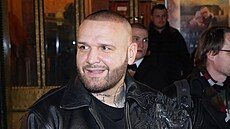 Patrik Rytmus Vrbovský dorazil na premiéru s obím diamantovým prstenem