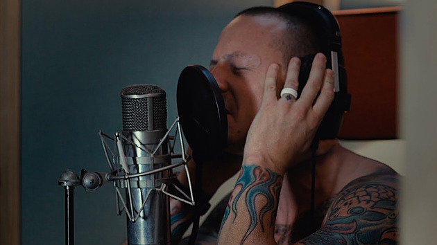 TRENDY V KLIPECH: Linkin Park připomněli zesnulého zpěváka, Weeknd točil s Madonnou