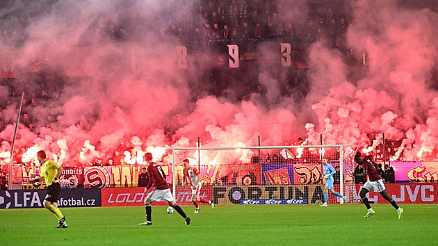 Vzalo jim to srdce, vzalo jim to hlas. Song Sparty vládne žebříčkům, cení ho i fanoušci Slavie
