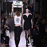 Aktivistky na pehldce nvrhky Victorie Beckham