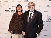 Naprosto elegatní pár. Ji�í Barto�ka s man�elkou Andreou.