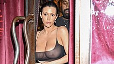 Bianca Censor v Pa�í�i oblékla mnoho �okujících outfit�